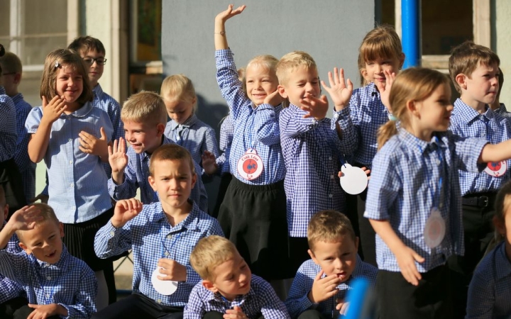 Tanévkezdés itt is, ott is (galériával)