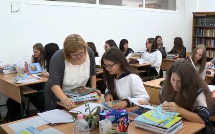 DSTV: kiosztották a tankönyveket