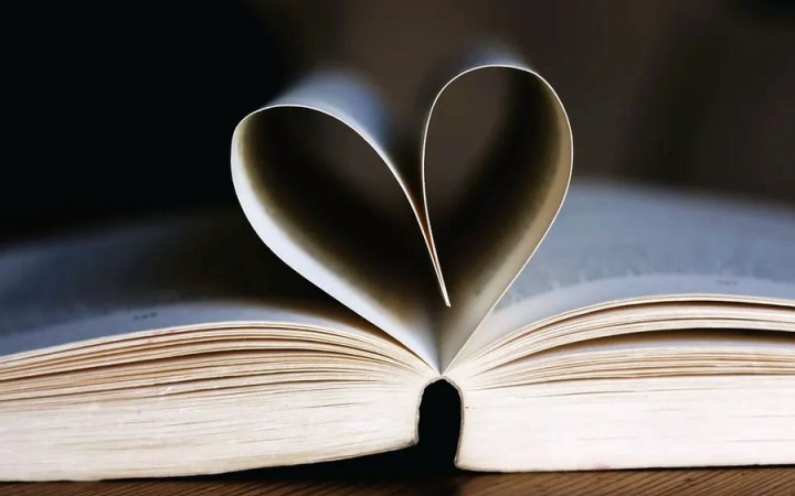 Könnyed délután a Líra-Móra Könyvesboltban