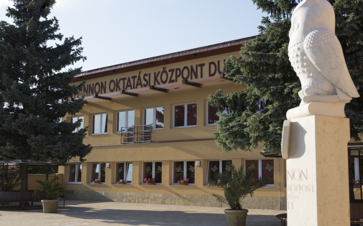 Hatosztályos gimnázium a Pannonban