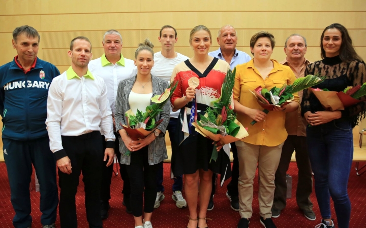 Hála és büszkeség: sportolók köszöntése a Városházán (galériával)