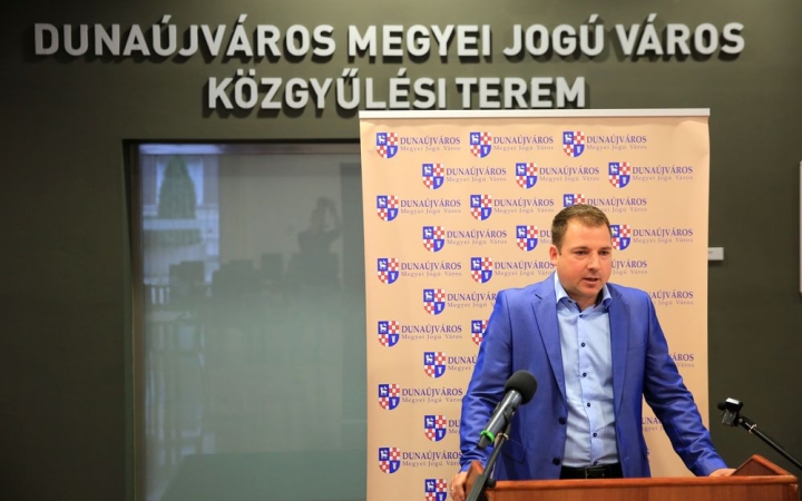 Őszi megemlékezések és ünnepségek Dunaújvárosban  