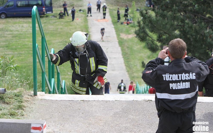 Lánglovagok: lépcsőfutók versengése a Duna-parton
