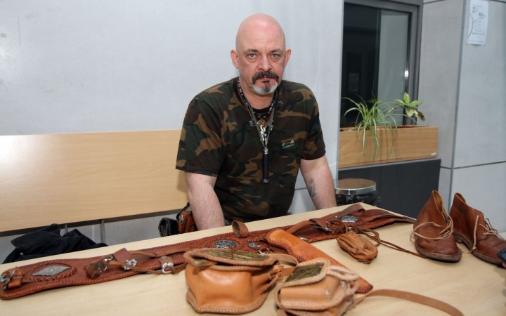 Öv, süveg, kaftán és csizma - a bőrmíves keze munkájának gyöngyszemei