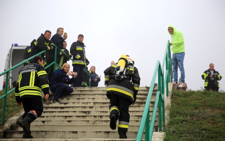 DSTV: lánglovagok lépcsőfutása