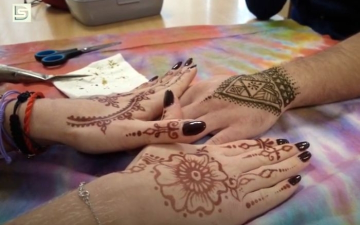 DSTV: díszítsd hennával!