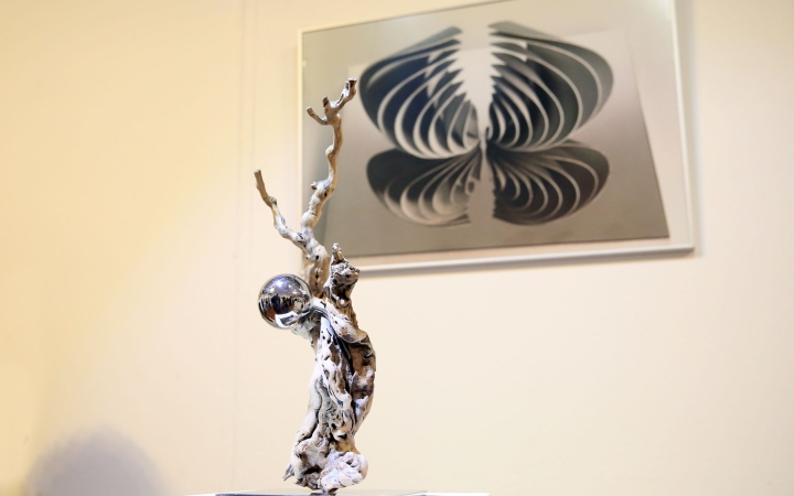 Három gyűjteményes tárlaton a Gombos-művek