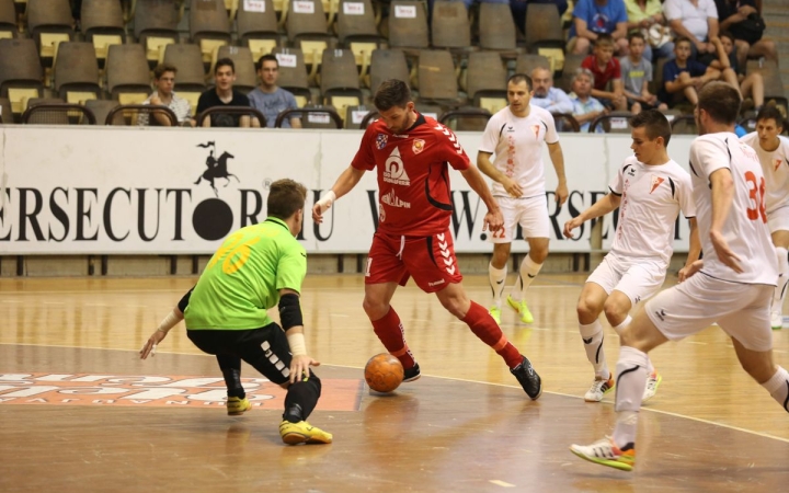 Futsal: győzelem és előzés!