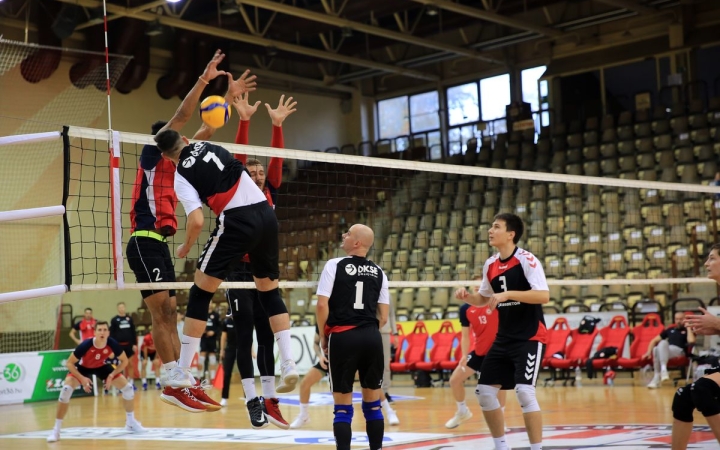 Nehéz csata előtt a röplabdázók