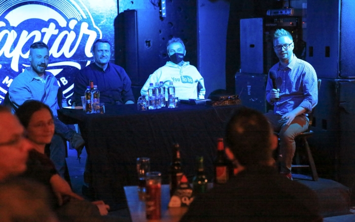 DSTV: "Szólj be a papnak" (galériával)