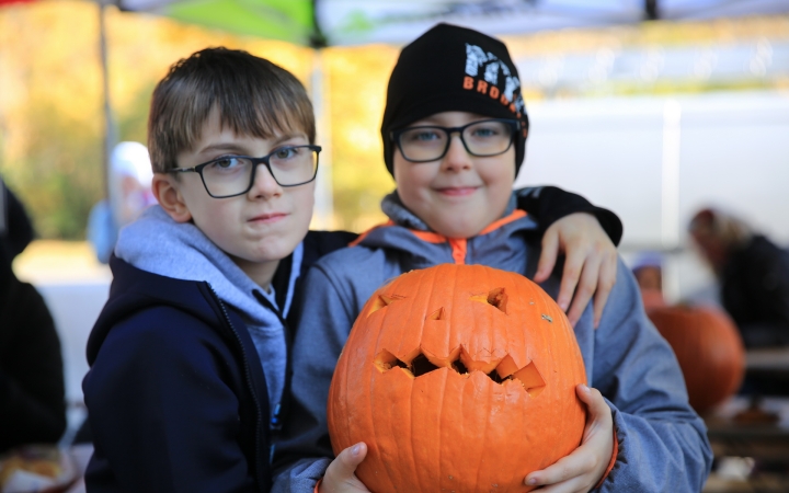 Csillagos ötösre vizsgázott a tökfaragó verseny (galériával)