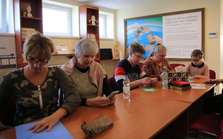 Folyóiratmustra, origami és nyílt nap a papírmúzeumban