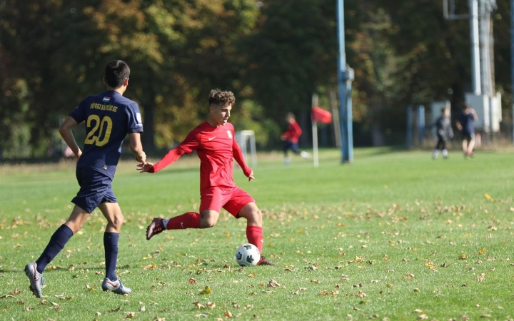 Rangadó előtt az U19-es labdarúgók