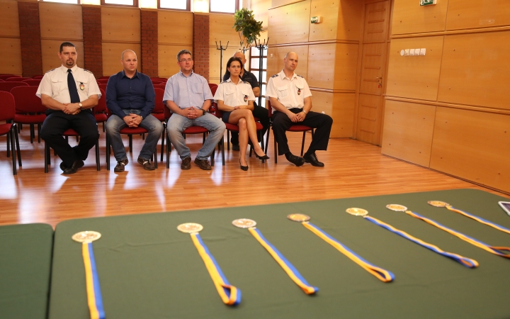 Így bánnak a profik a pisztollyal - próbatétel nem éles bevetésen