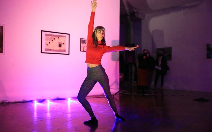 ICA-D: kottaképekhez táncos-zenés megnyitó dukál (galériával)