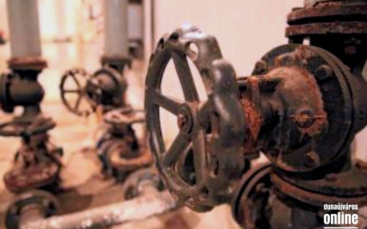 Jogszabályok egész sorát szegi meg a DVCSH