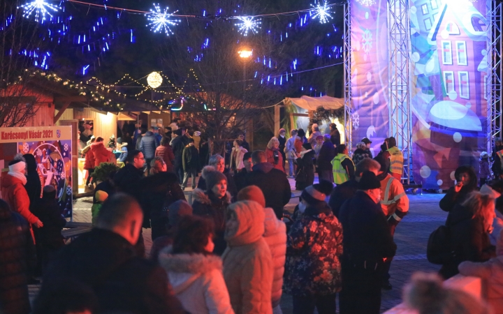 Fények a téren – és már a Városházán is! (galériával)