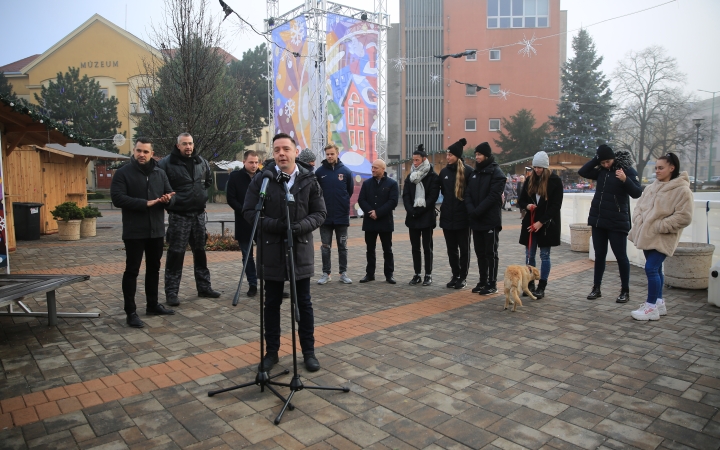 Ne petárdát, kutyatápot vegyél!