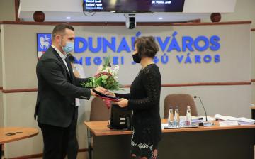 Dr. Haász Cecília kapta a Dunaújváros Egészségügyéért díjat