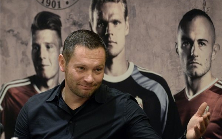 Labdarúgás: egy hellyel előrébb