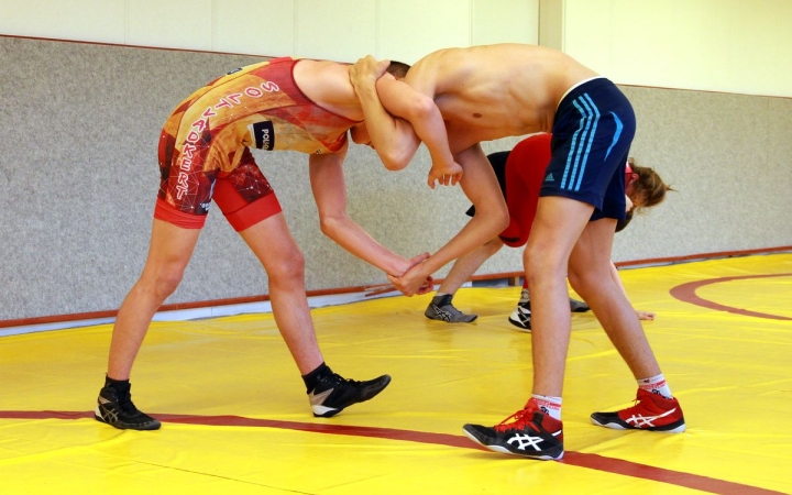 DSTV: dacoltak a nehézségekkel