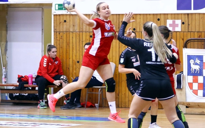 Takács Cecília Érden folytatja