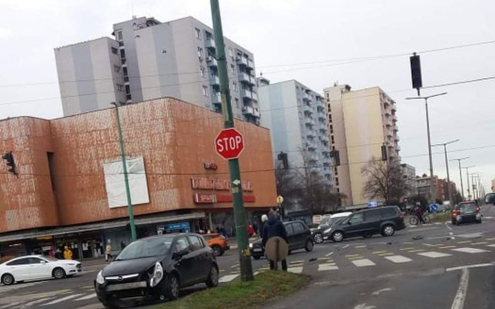 Koccra kocc a Szórád Márton út és a Dózsa György út kereszteződésében