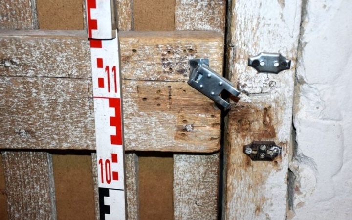 Lakatokat feszítettek, lakat alá kerültek