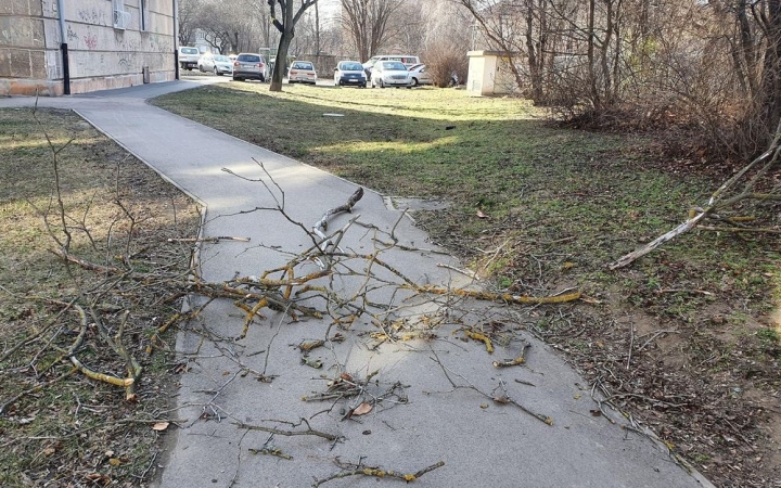 Egy iskola tetejét is megbontotta a vihar
