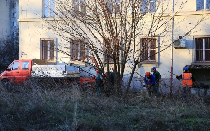 Több tucat új parkolóhelyet alakítanak ki a Liszt Ferenc kertnél