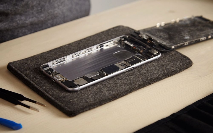 Érdemes az okostelefonok hátlapját cseréltetni sérülés esetén?