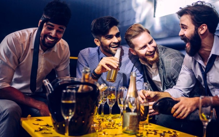 Kezdődik a legénybúcsúk szezonja?