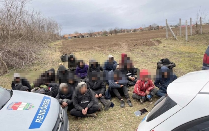 Letartóztatták a 22 fős csoportot utaztató csempészeket