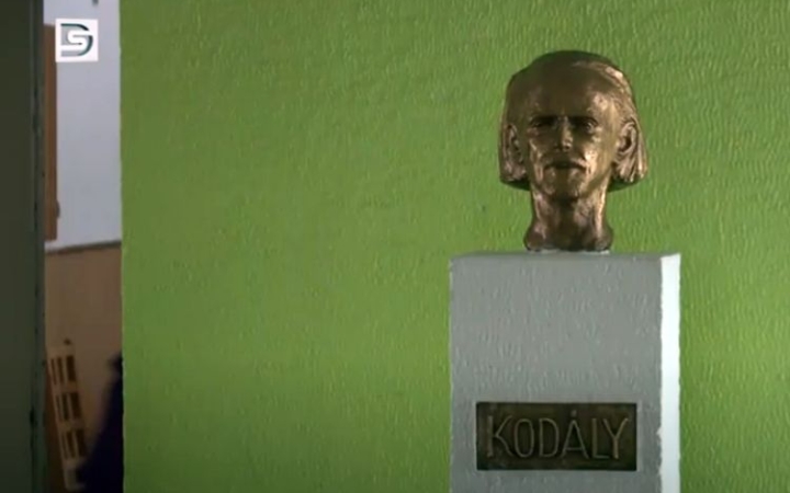 DSTV: online énekfesztivál