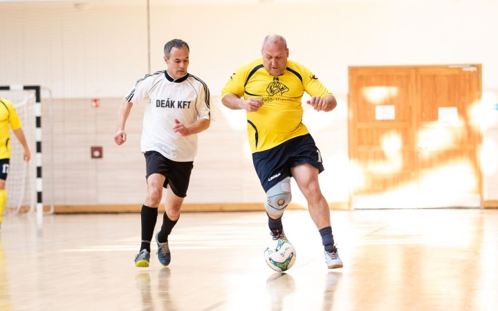 Kispályán csatáztak a seniorok
