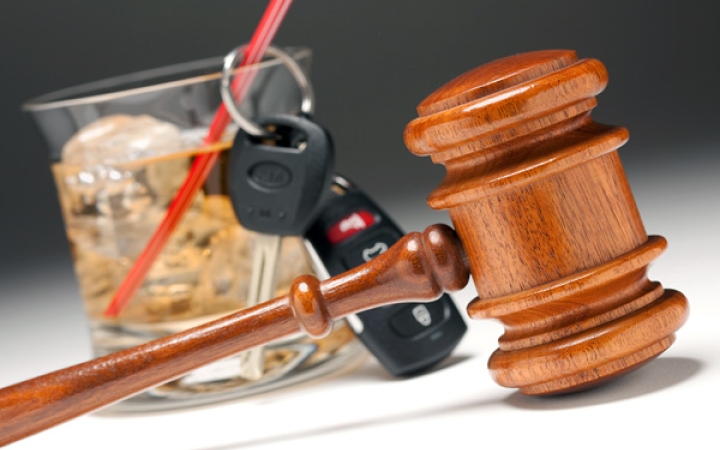 Ittasan ült a volán mögé, ugrott is a jogsija