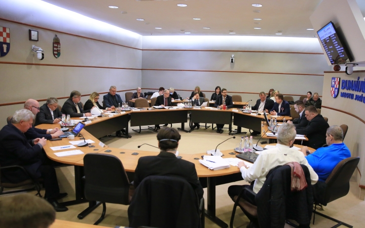 Két ünnepség, harmincnál több napirend a közgyűlésen