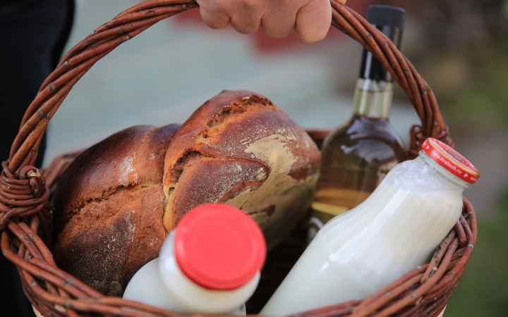 Nyitott nappal bont zászlót a DunaKosár