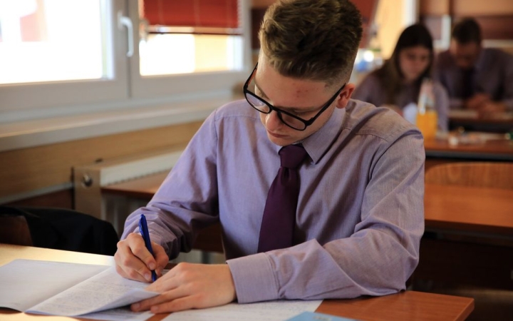 Megkezdődtek az érettségik – ma a magyart írták a végzősök