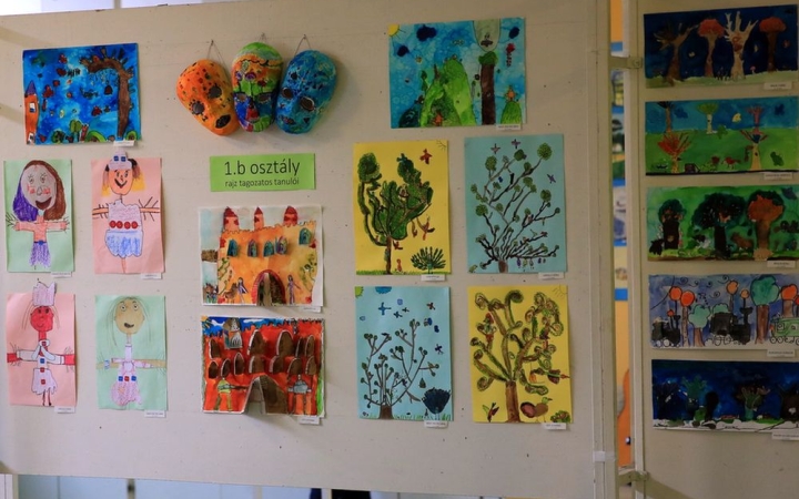 Tagozatos tárlat az Arany János iskolában (galériával)