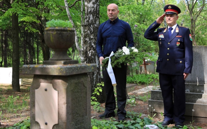 "Ha Szent Flórián segít, hamarabb eloltjuk a tüzet…"