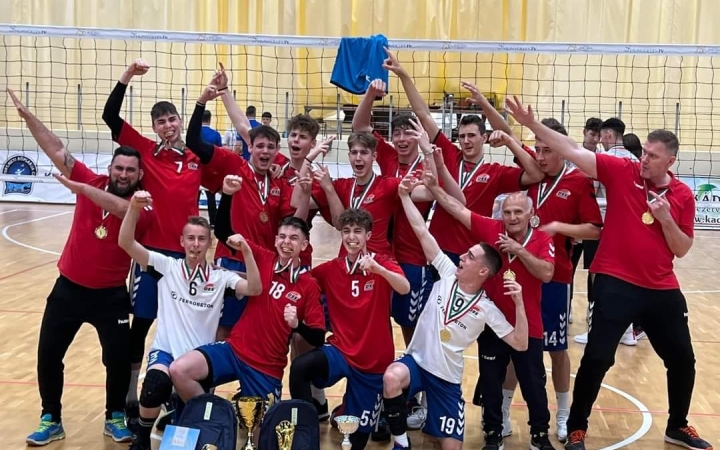 Serdülő bajnok a DSE Röplabda Akadémia