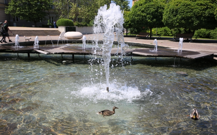 Már javában csobognak a város kútjai (galériával)