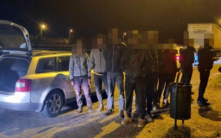 Két román embercsempész bukott az M6-os sztrádán