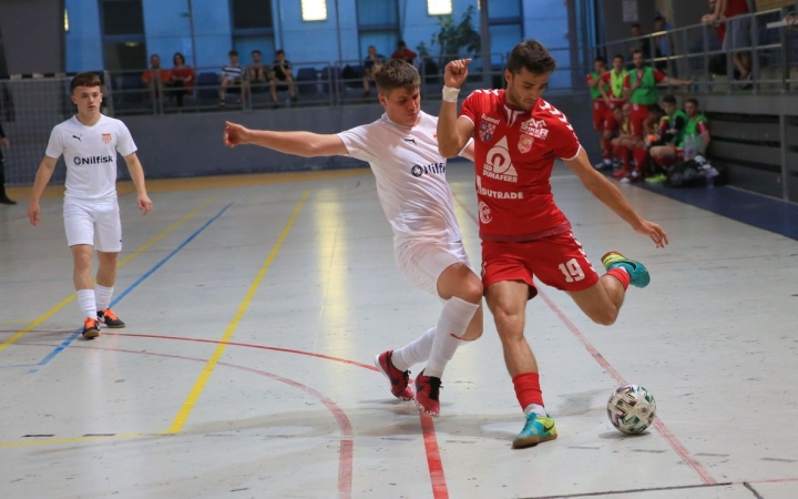 A listavezető érkezik