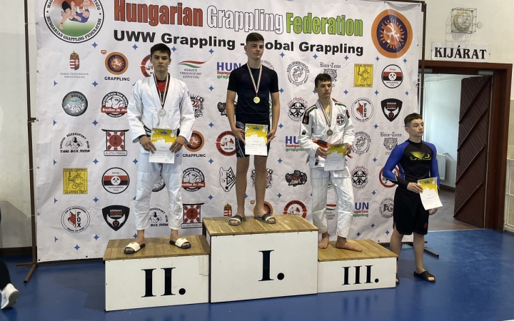 Dunaújvárosi éremeső Kecelen