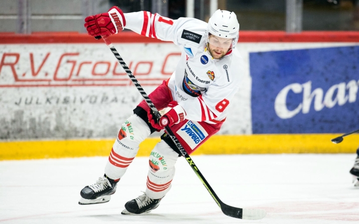 Ponterős finn center az Acélbikáknál