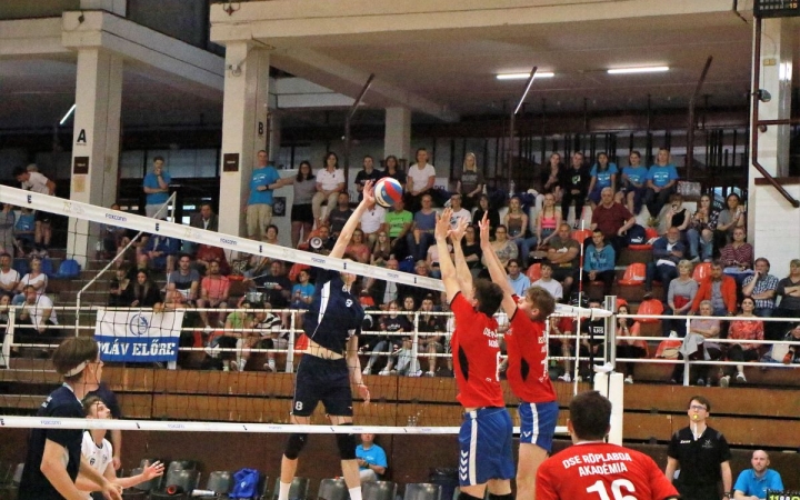 Triplázásban bíznak az akadémisták