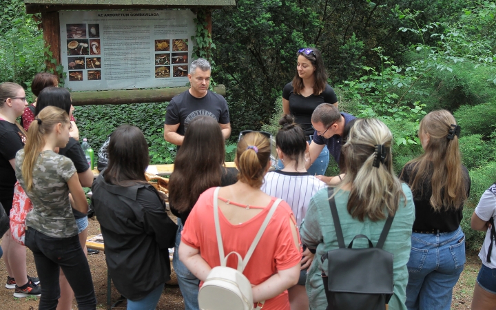 A természet barátai a Baracsi úti Arborétumban
