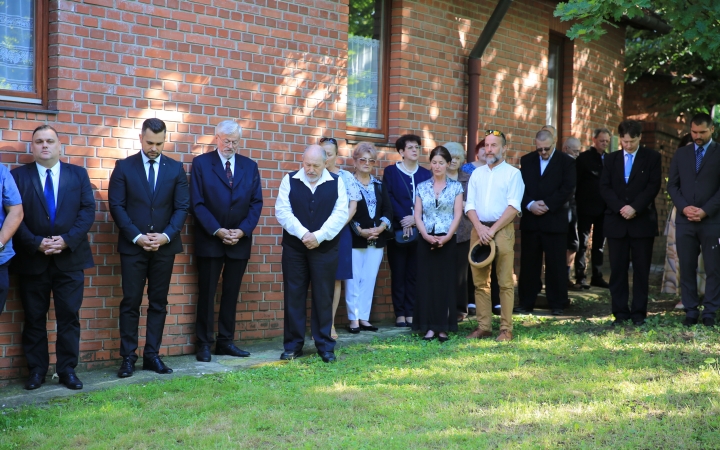 "Nem kell beszélni róla sohasem, de mindig, mindig gondoljunk reá..."